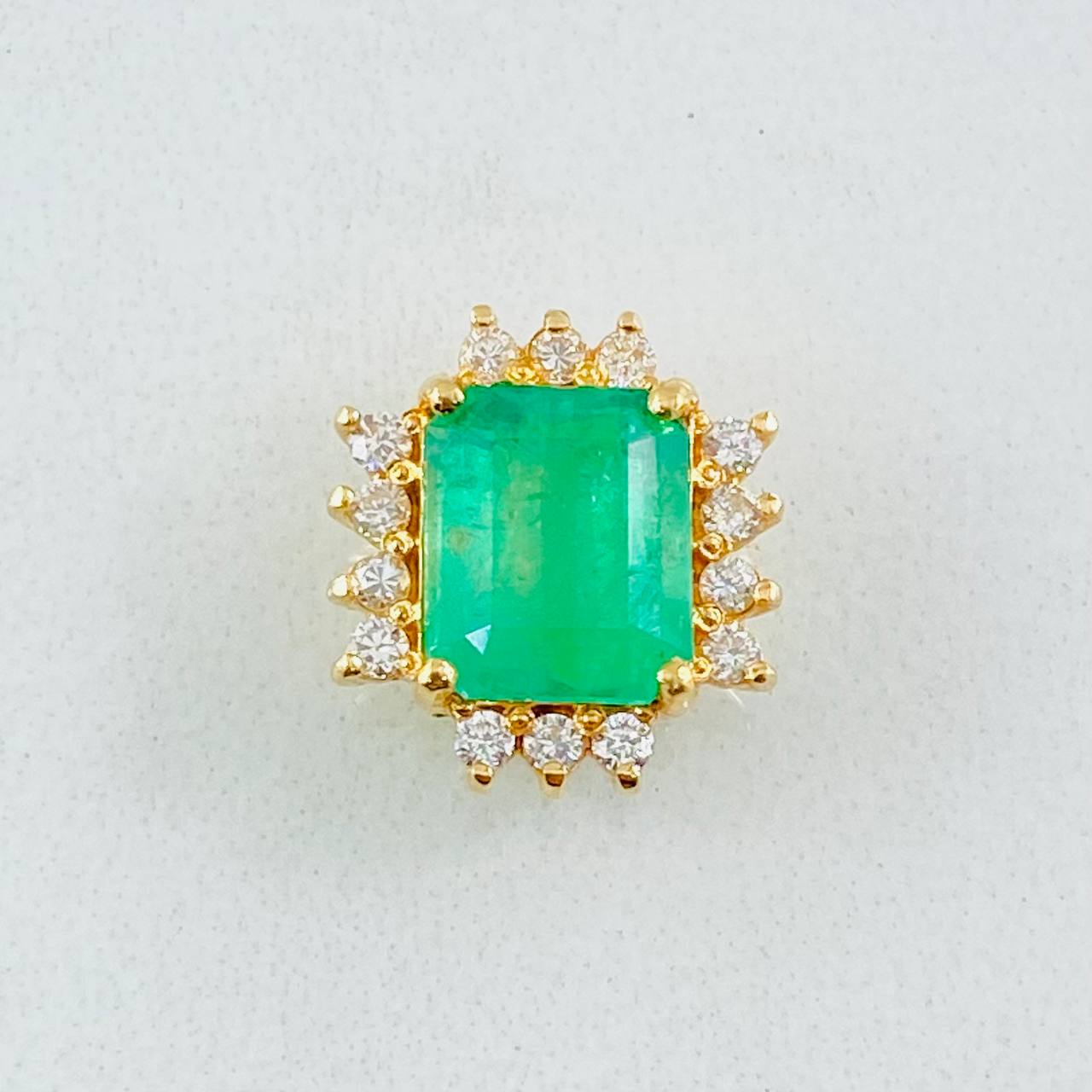 Dense Emerald Rectangle Pendant 1.62 Qts Diamonds 16pts 2.05gr / 1/2 in / 18K Gold