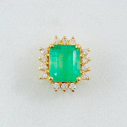 Dense Emerald Rectangle Pendant 1.62 Qts Diamonds 16pts 2.05gr / 1/2 in / 18K Gold