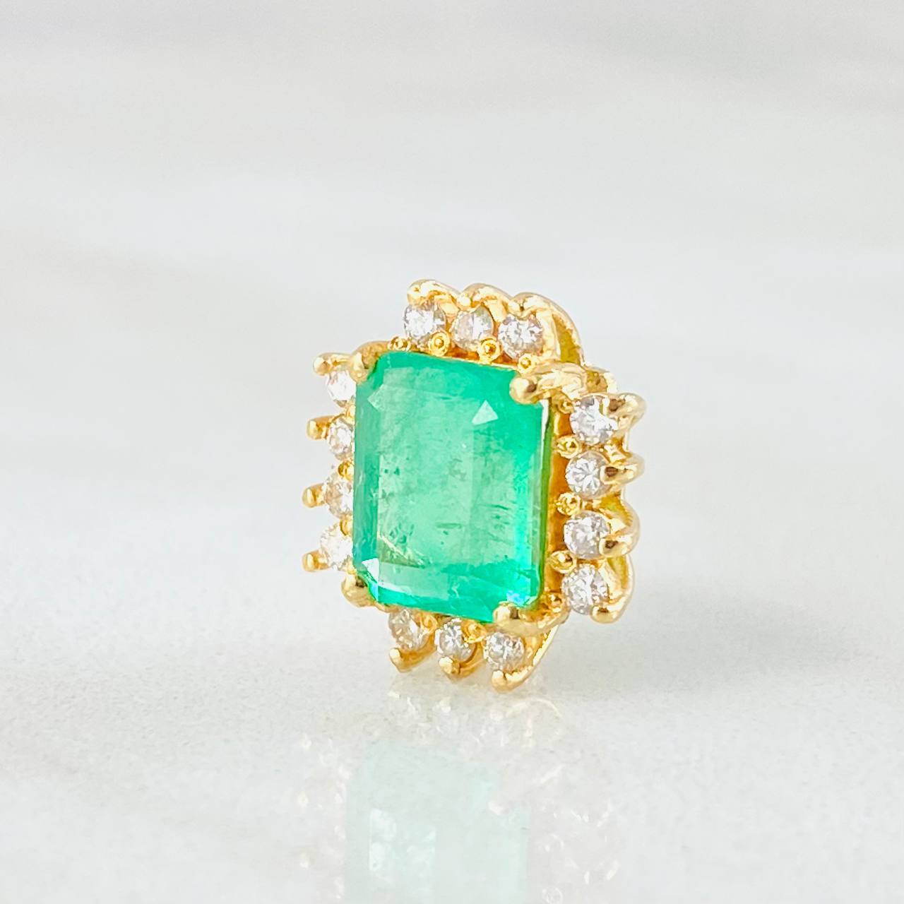 Dense Emerald Rectangle Pendant 1.62 Qts Diamonds 16pts 2.05gr / 1/2 in / 18K Gold