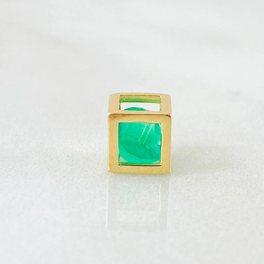 Emerald Cube Pendant 70pts 0.65gr / 1/4 in / 18K Gold