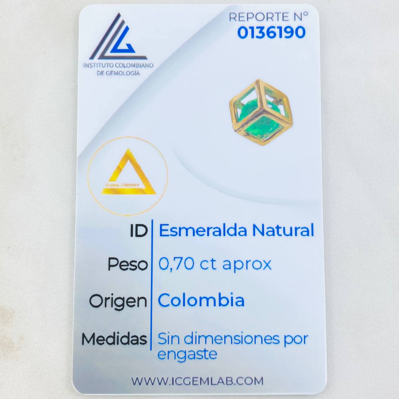 Emerald Cube Pendant 70pts 0.65gr / 1/4 in / 18K Gold