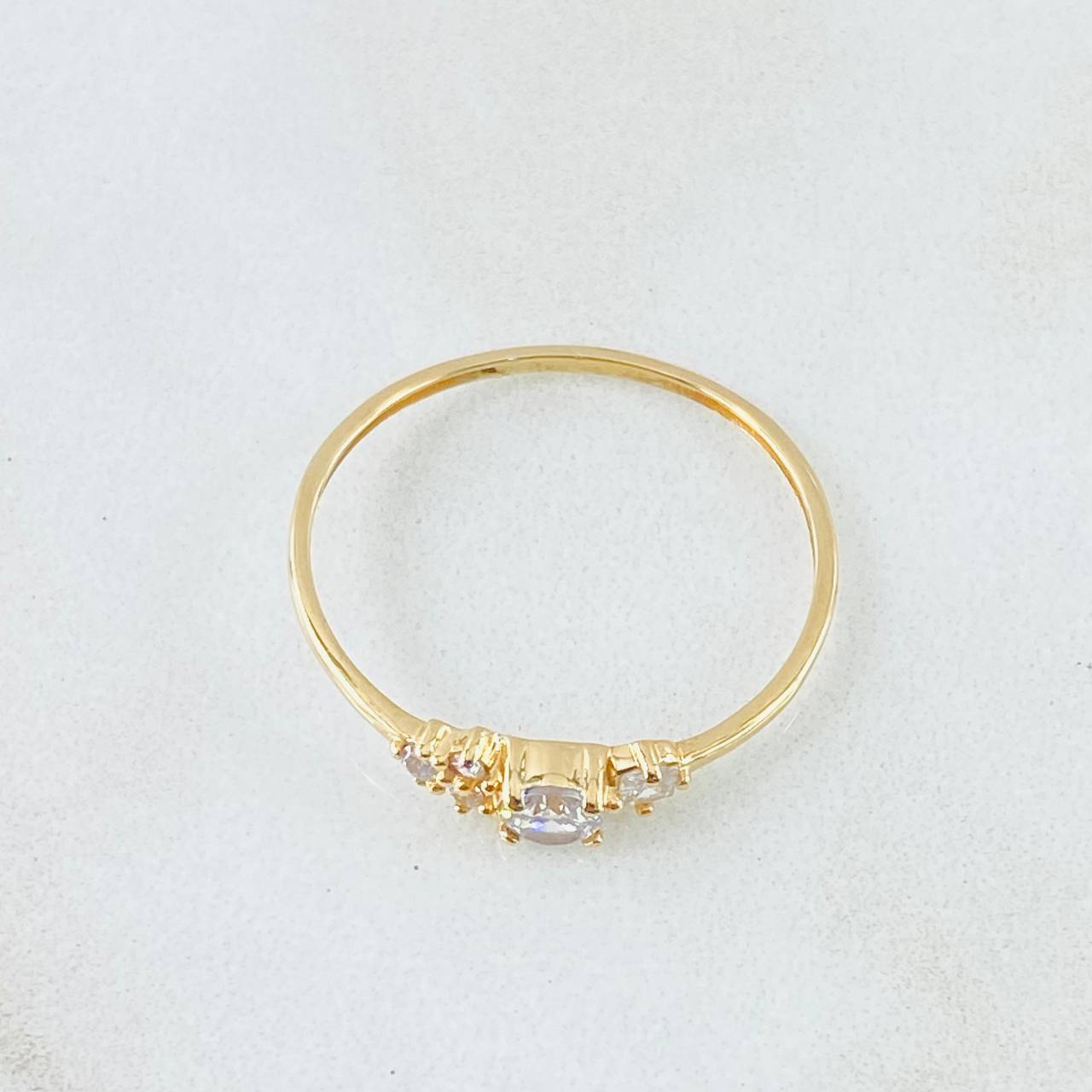 Anillo Solitario Flores Delicadas 0.85gr / T7 1/4 / Oro Amarillo 18K ©