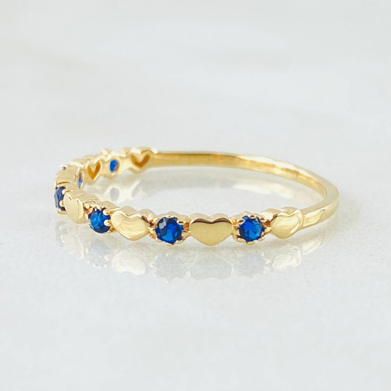 Anillo Corazones Intercalados 2.2gr / T7 1/4 / Oro Amarillo 18K