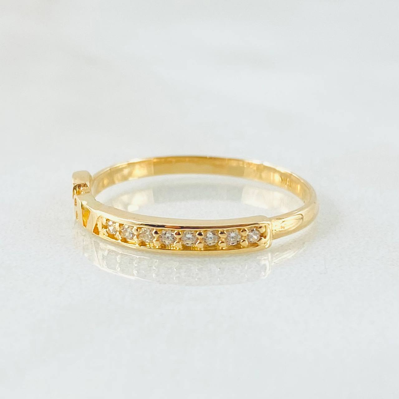 Peace Ring 1.4gr / Size 6 1/2 / 18K Gold ©