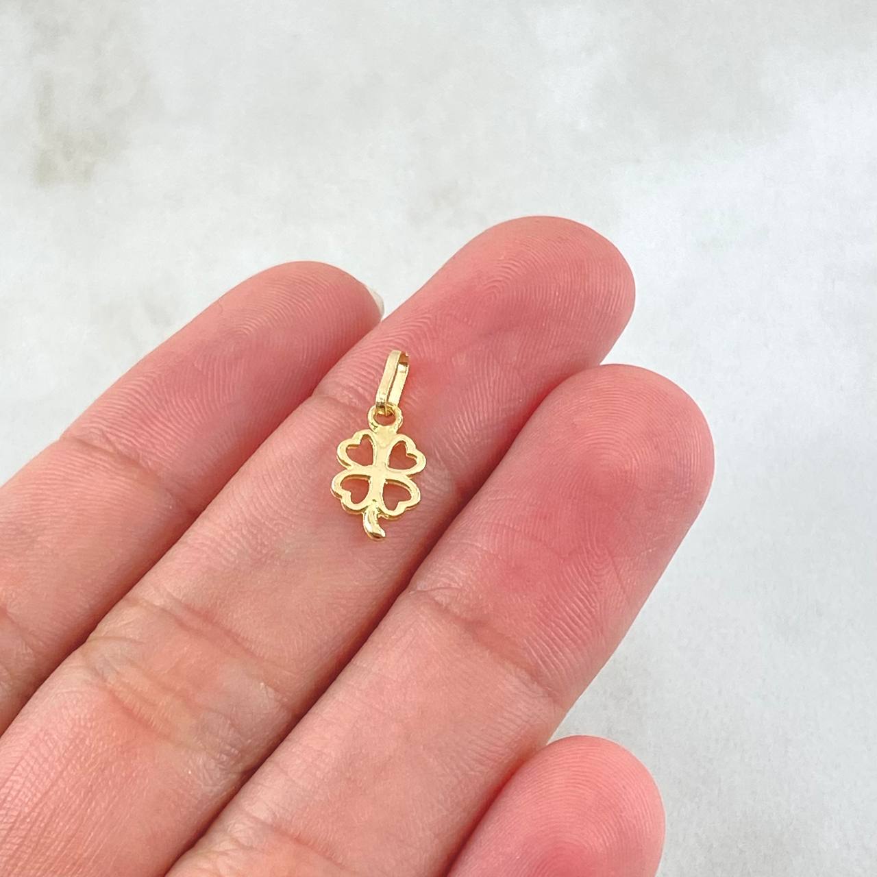 Dije Trebol Silueta 0.35gr / 1/2 in / Oro Amarillo 18K