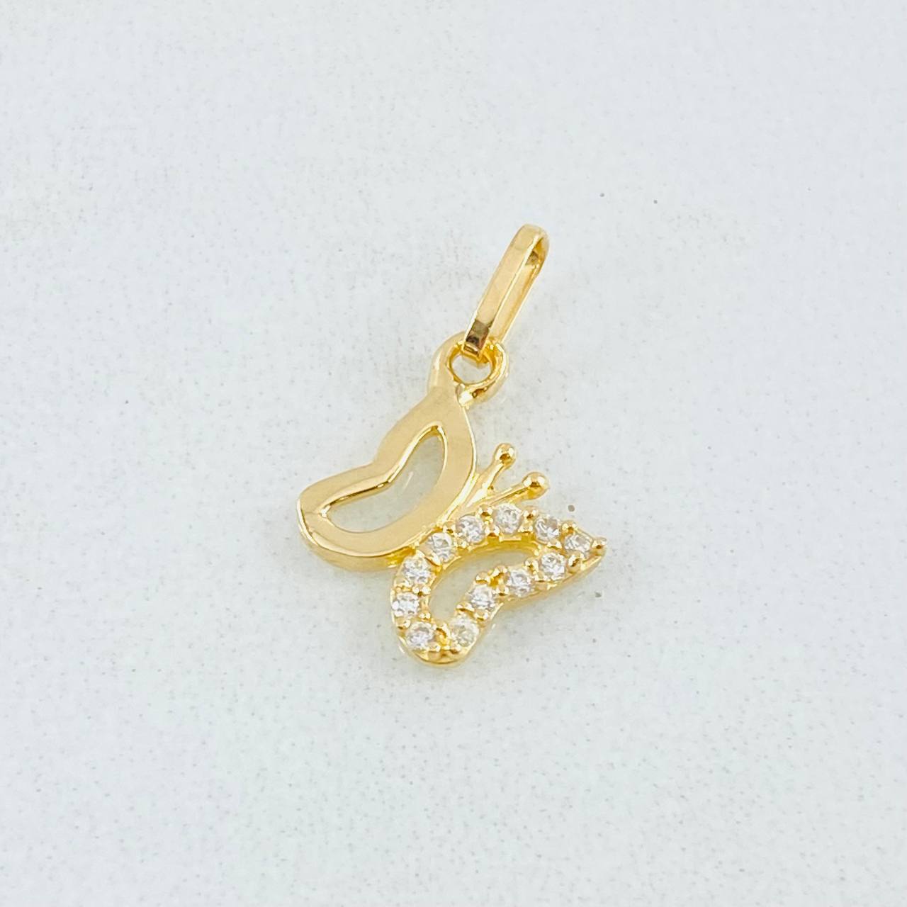 Butterfly Silhouette Pendant 0.55gr / 3/4 in / 18K Gold
