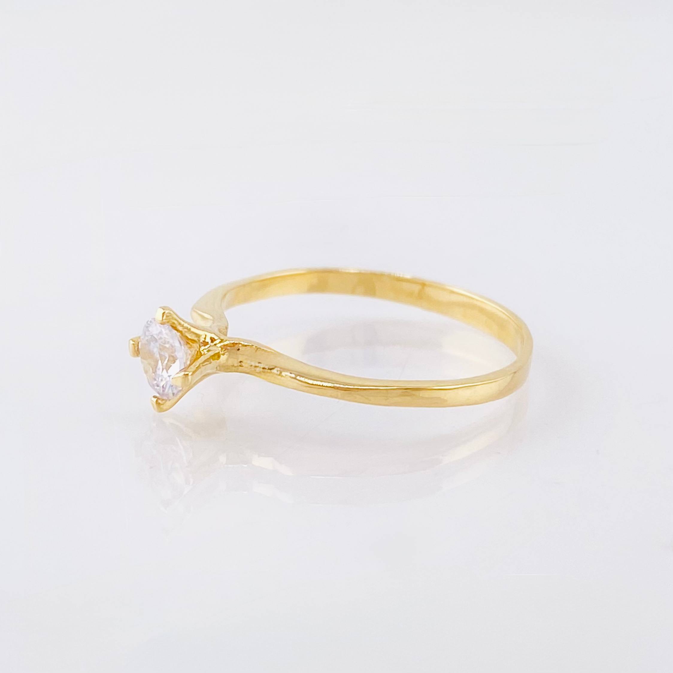 Anillo Solitario Curva Recta 1.6gr / T7 / Oro Amarillo 18K *