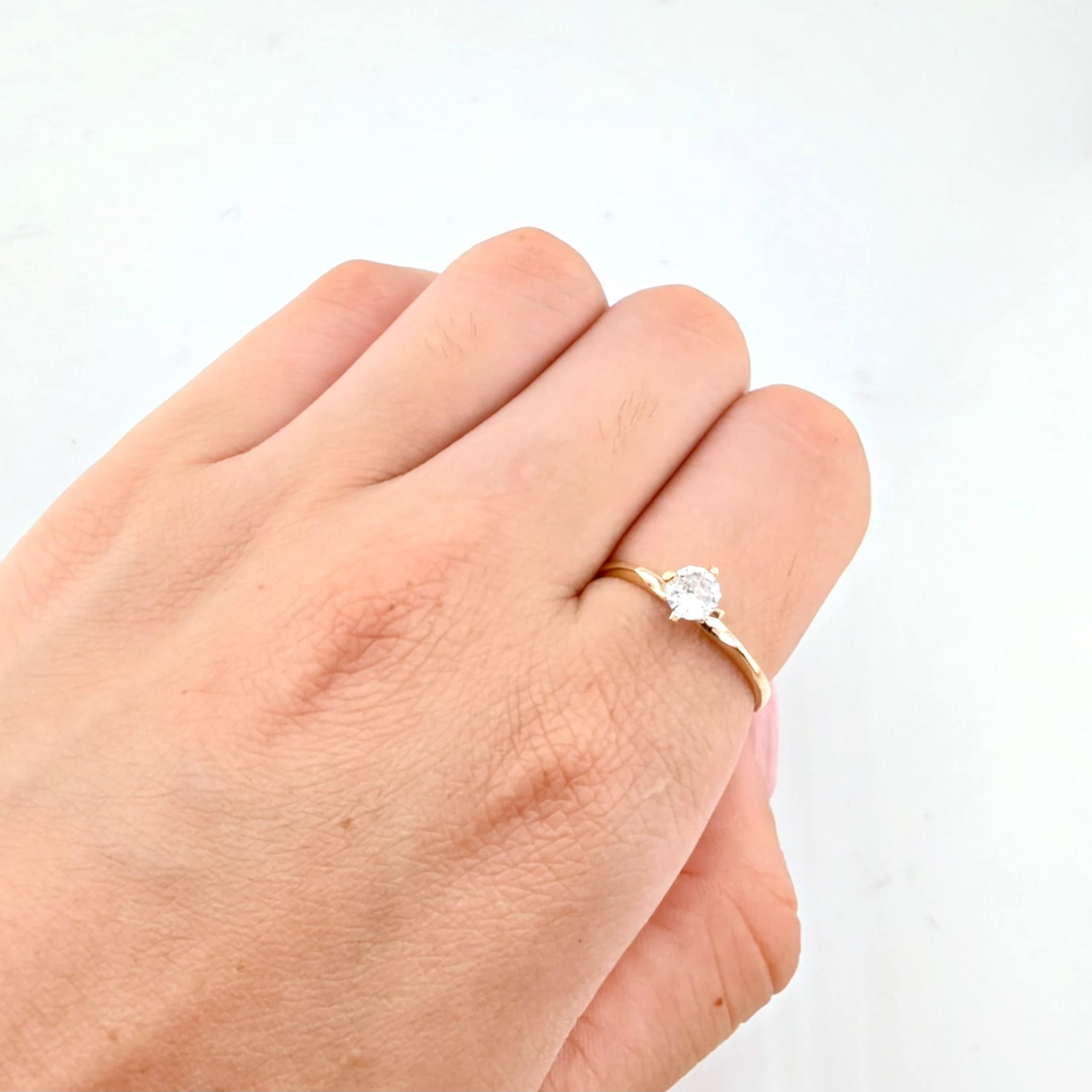 Anillo Solitario Curva Recta 1.6gr / T7 / Oro Amarillo 18K *