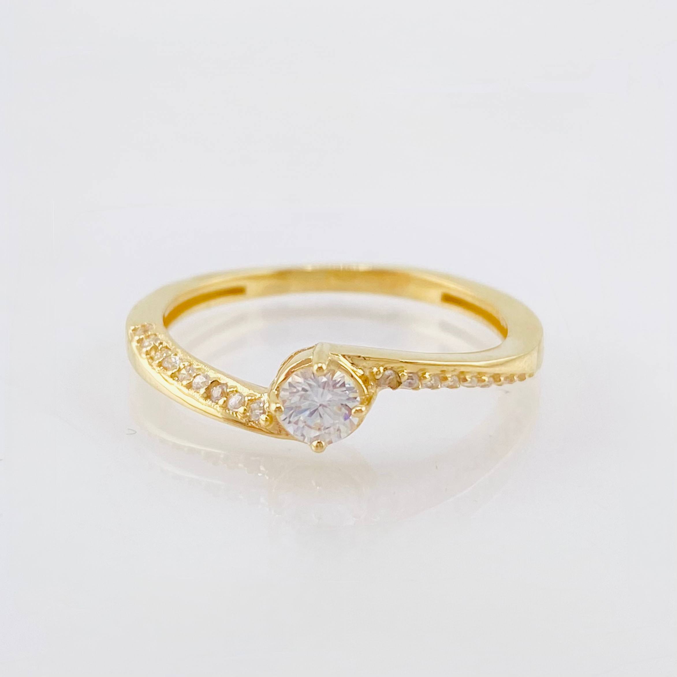Solitaire Ring 2.6gr / T8 1/2 / 18K Yellow Gold *