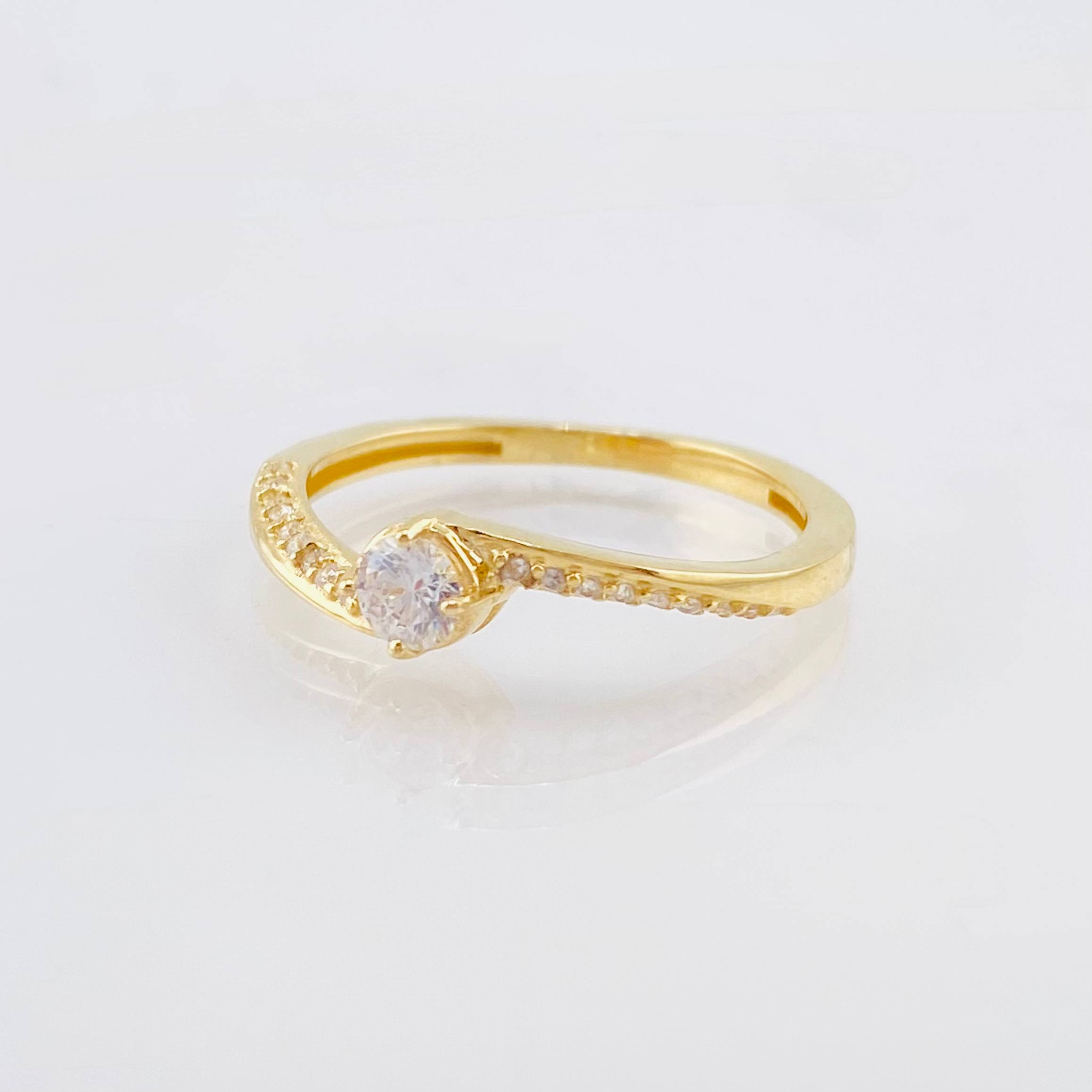 Anillo Solitario 2.65gr / T7 1/2 / Oro Amarillo 18K