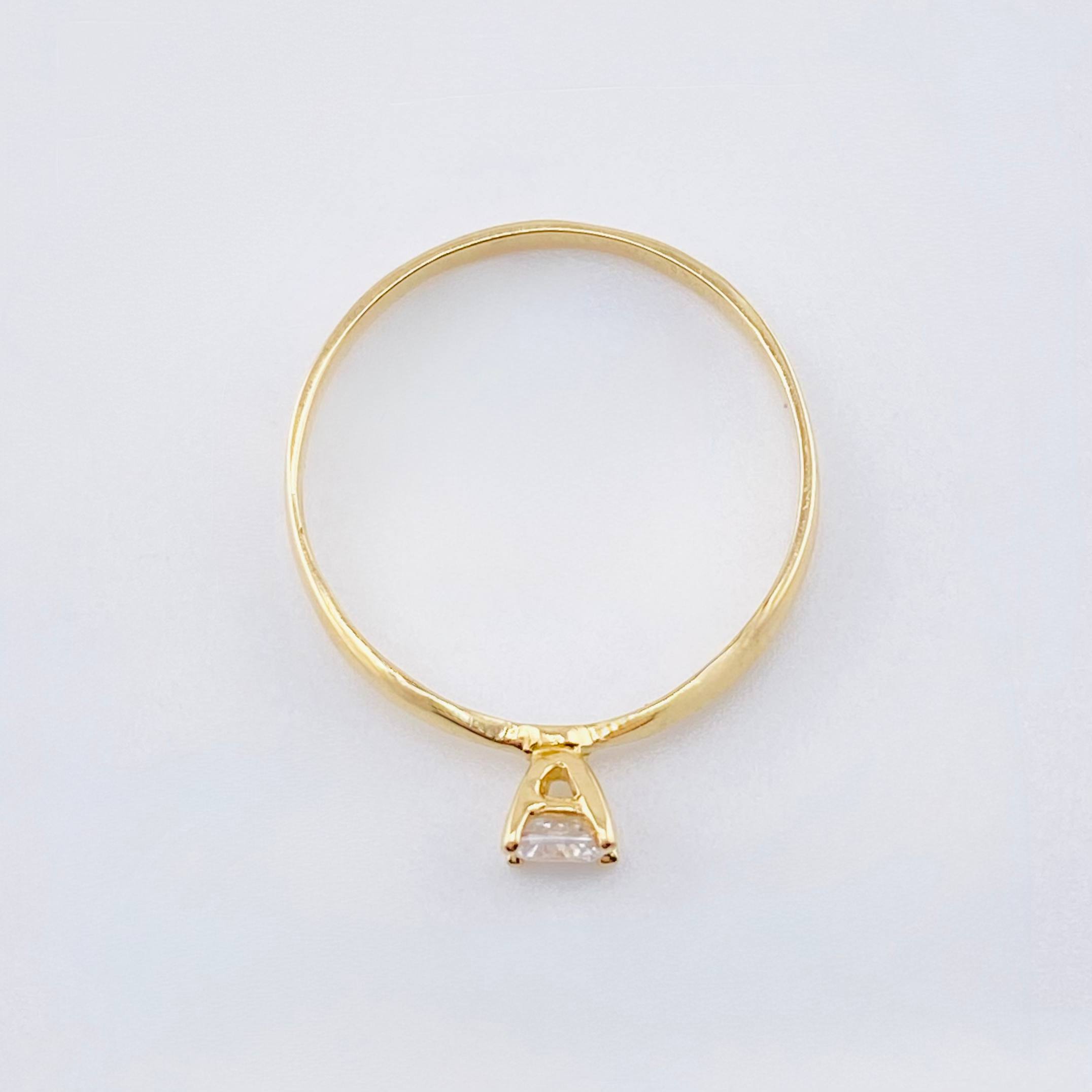 Anillo Solitario Cuatro Garras 1.1gr / T6 3/4 / Oro Amarillo 18K *