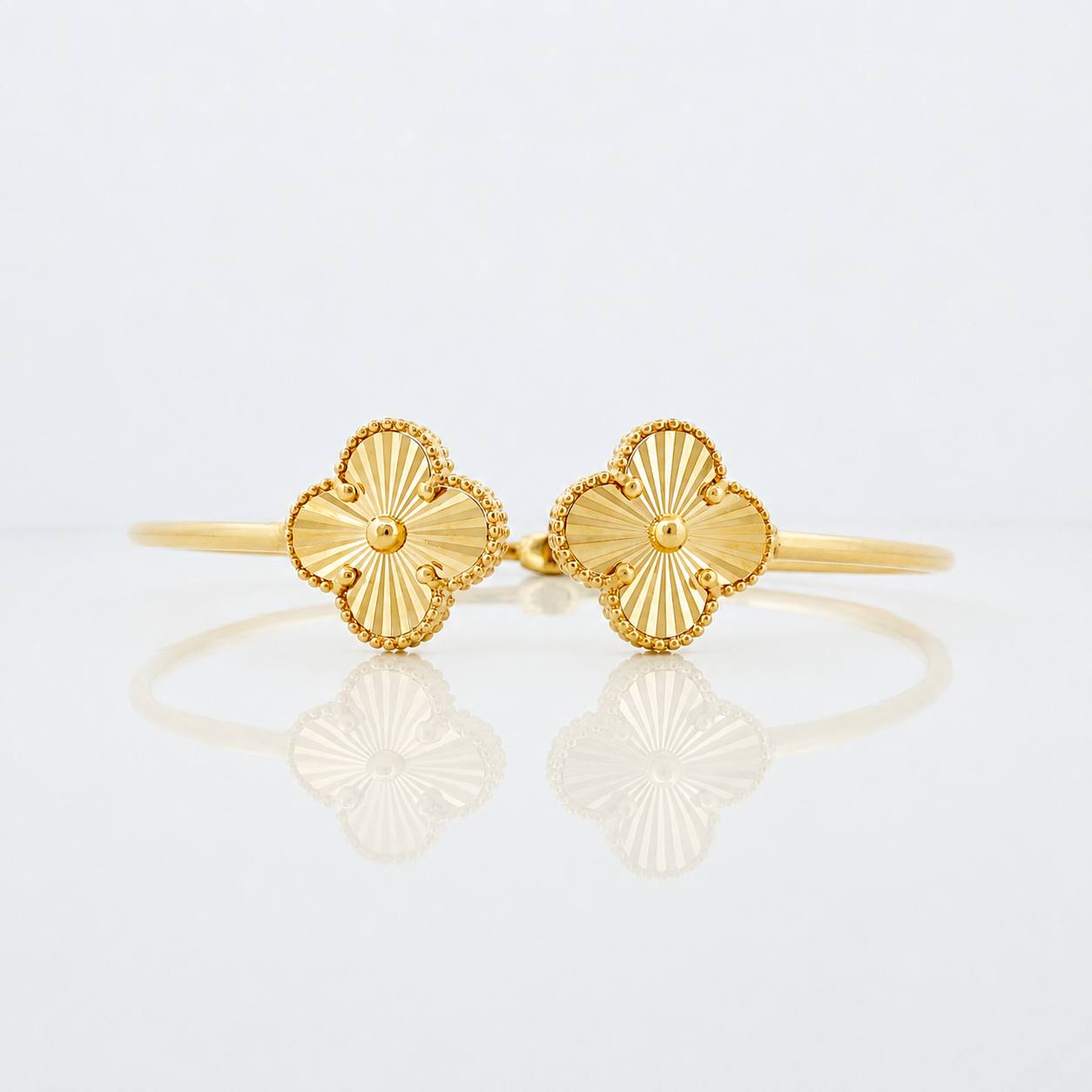 Pulso Aro Trebol 7.2g / 6 3/4 in / 2mm Oro Amarillo 18K