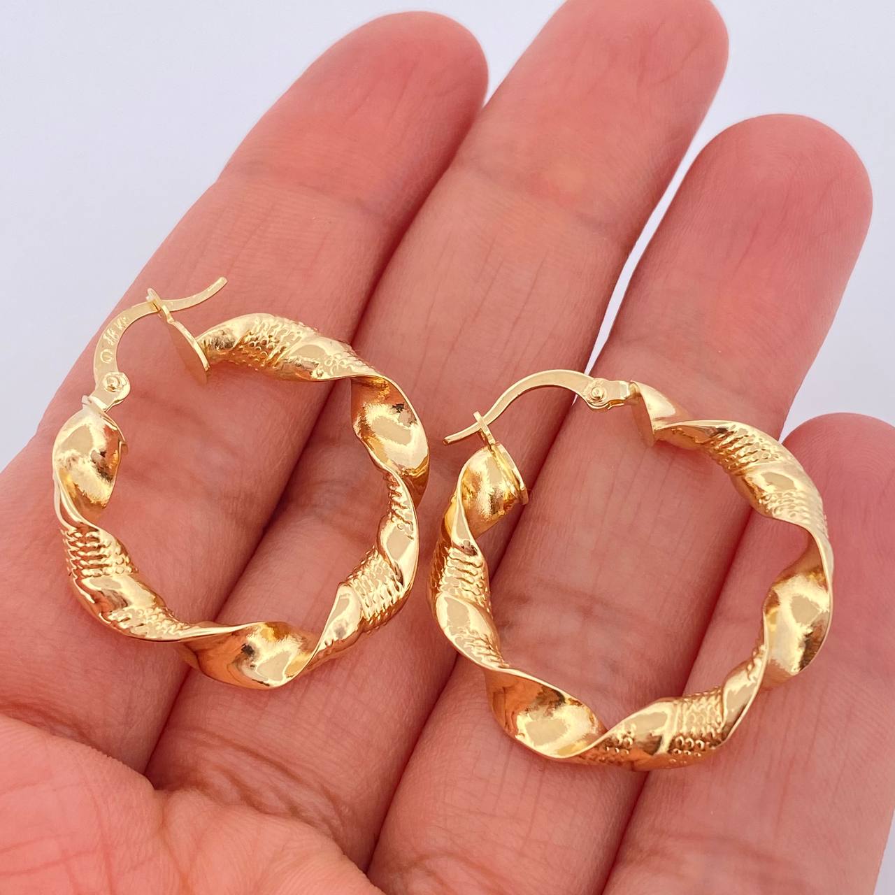 Hoop Earrings Amber 3.35gr / 1 1/4 in / 18K Gold