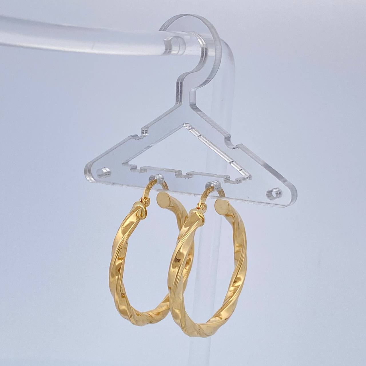 Mai Hoop Earrings 3.65gr / 1 1/4 in / 18K Gold