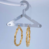 Kris Hoop Earrings 2.7gr / 1 1/4 in / 18K Gold