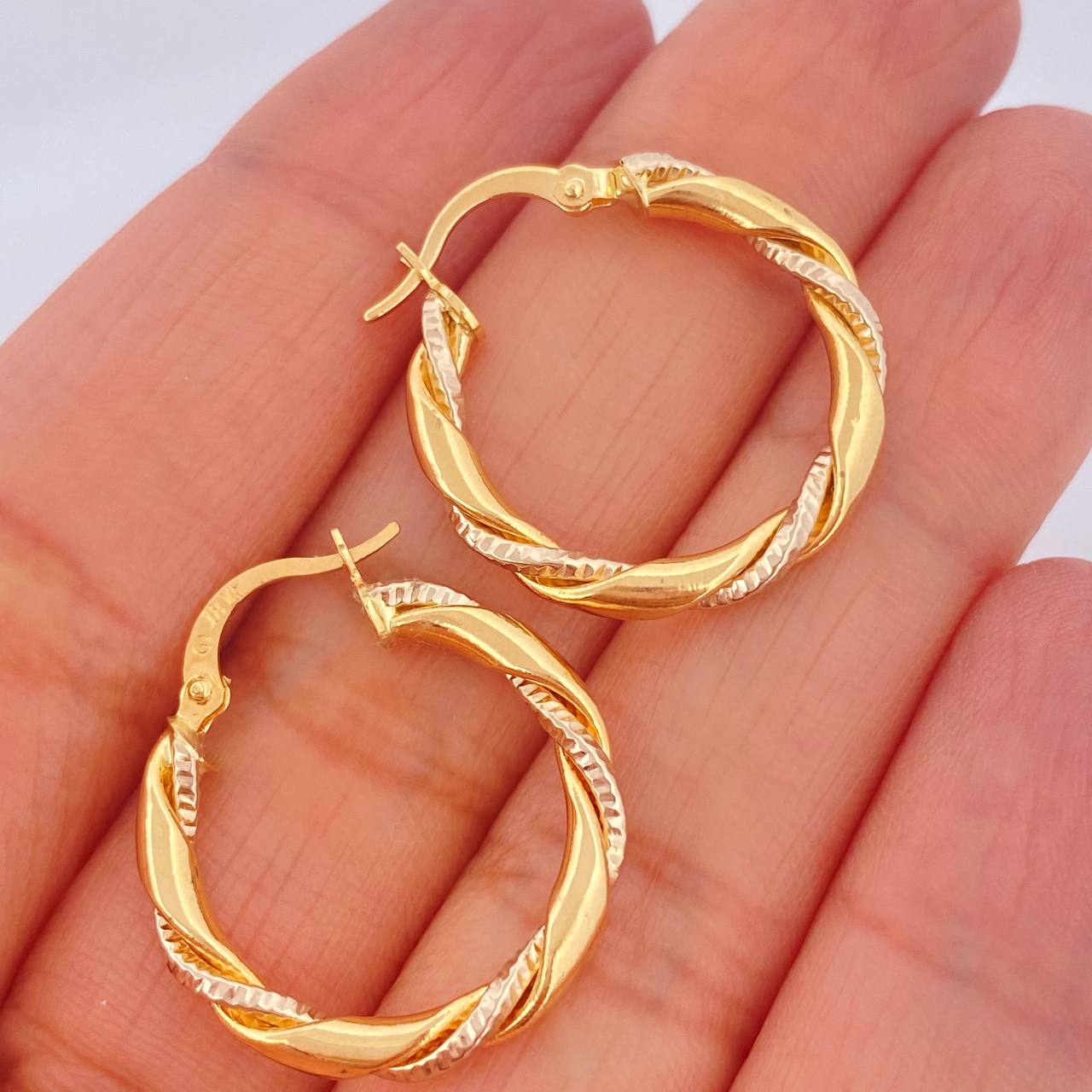 Sari Hoop Earrings 2.2gr / 3/4 in / 18K Gold Yellow White &