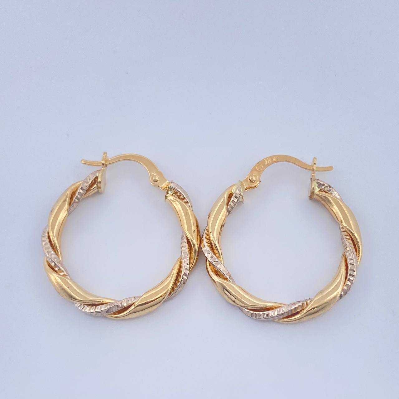 Sari Hoop Earrings 2.2gr / 3/4 in / 18K Gold Yellow White &