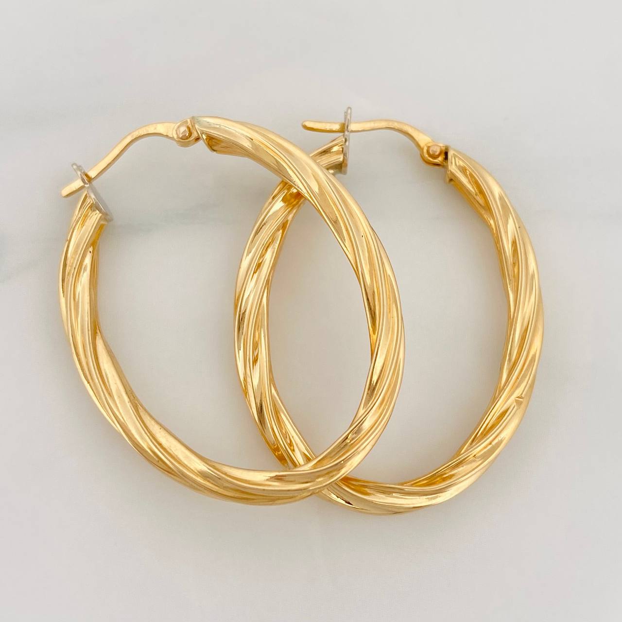 Candongas Mary Ovalada 4.5g / 1 1/4 in Oro Amarillo 18K