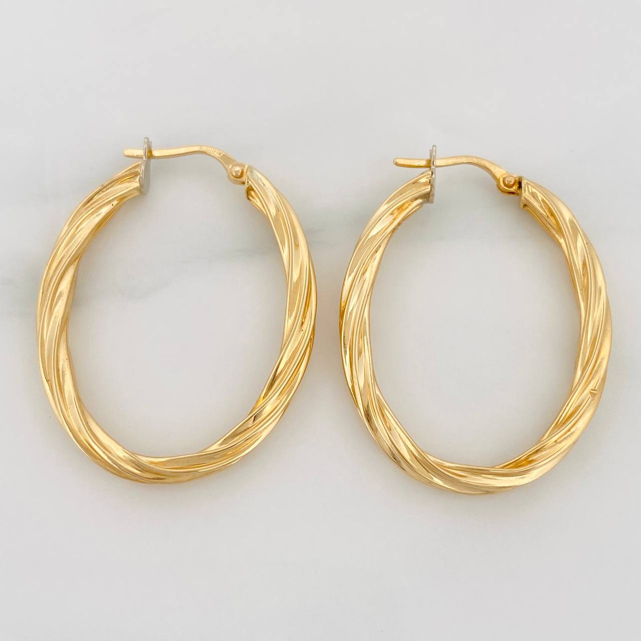 Candongas Mary Ovalada 4.5g / 1 1/4 in Oro Amarillo 18K