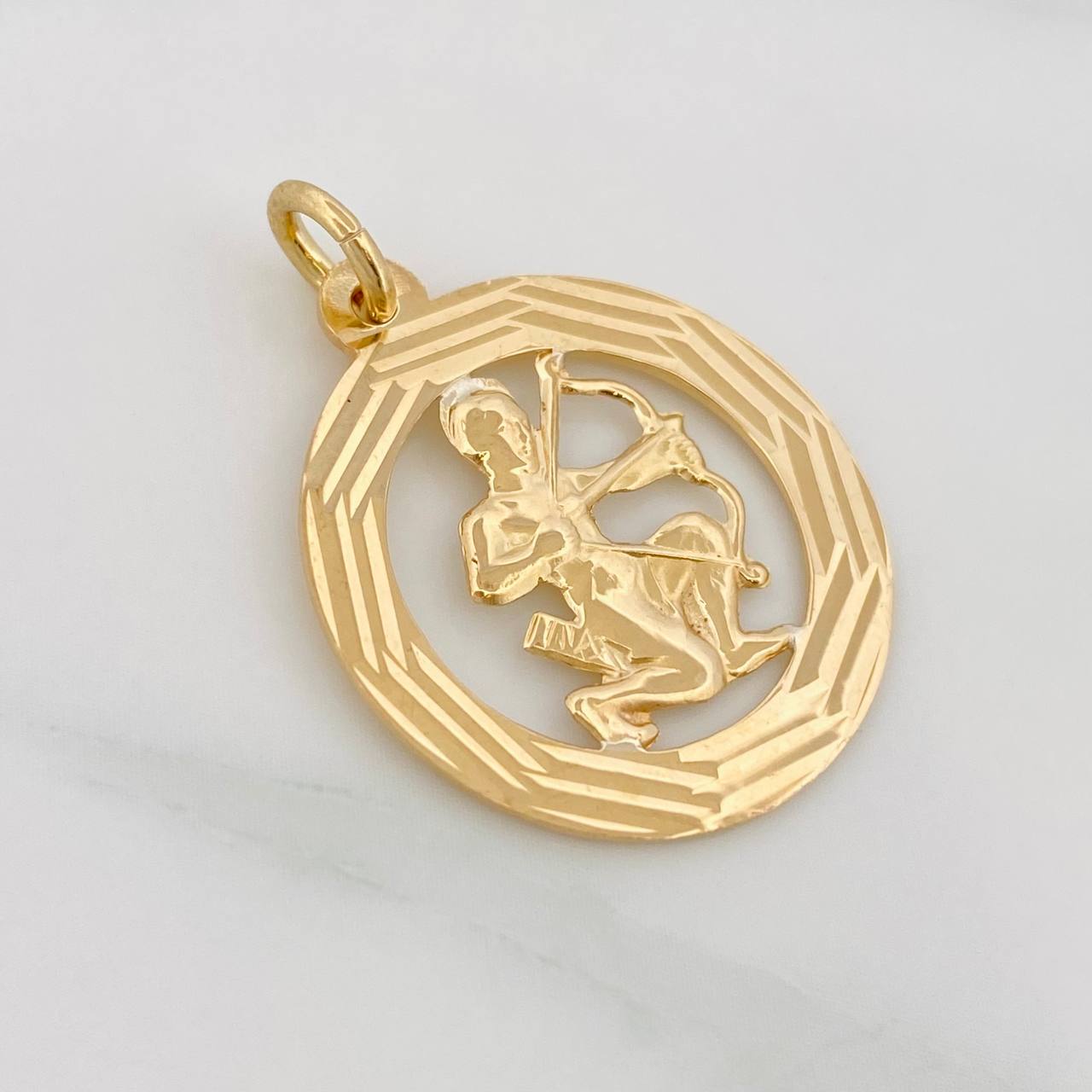 Indian Arrow Pendant 2.3g / 1 1/4 in 18K Yellow Gold