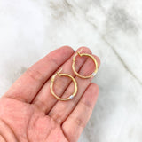 Candongas Fanny 2.85gr / 2.3cm / Lisas Entorchadas - Linea Punteada Tres Oros 18K