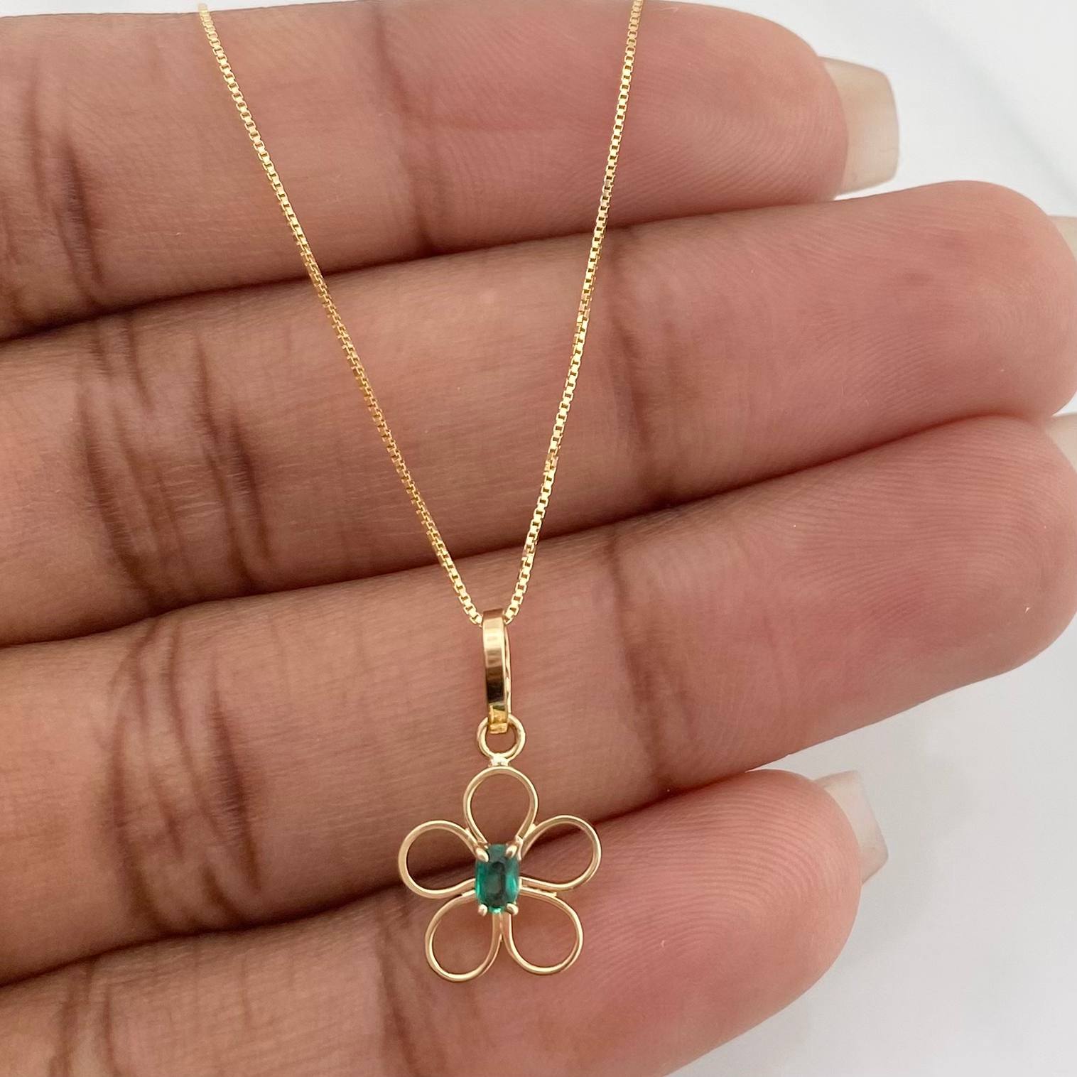 Venetian Chain Set + Emerald Flower Pendant 0.05pts / 1.6g / 15 3/4 in 18K Yellow Gold