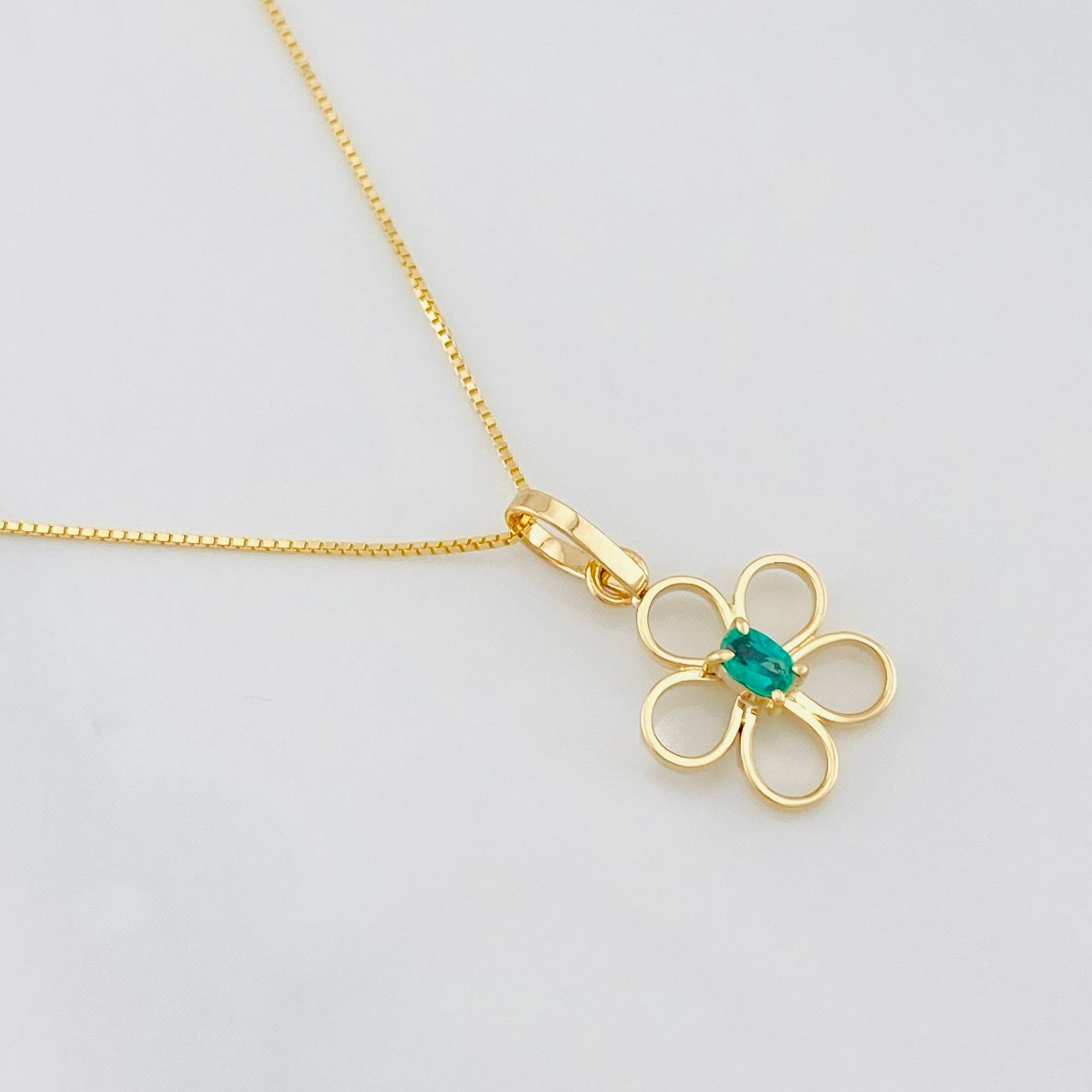 Venetian Chain Set + Emerald Flower Pendant 0.05pts / 1.6g / 15 3/4 in 18K Yellow Gold