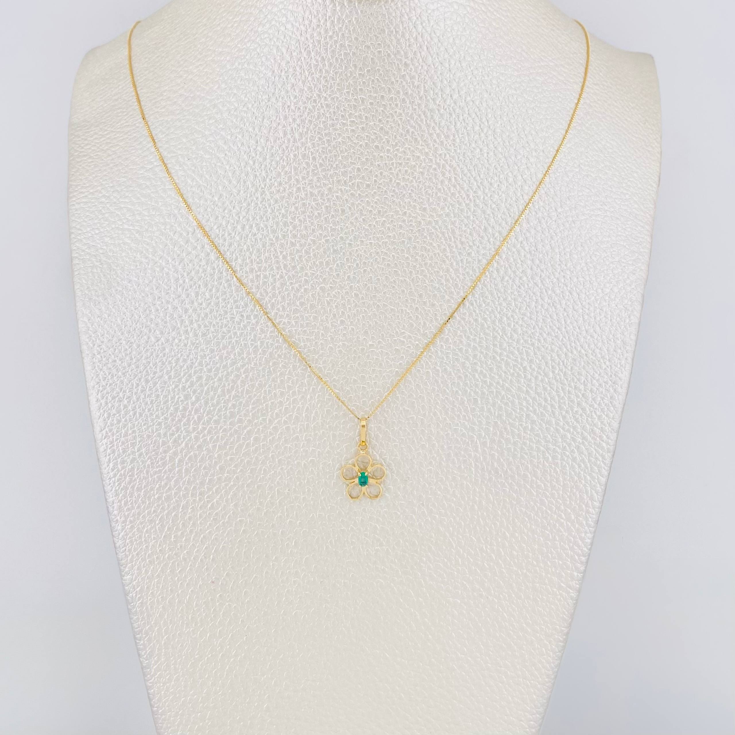 Venetian Chain Set + Emerald Flower Pendant 0.05pts / 1.6g / 15 3/4 in 18K Yellow Gold