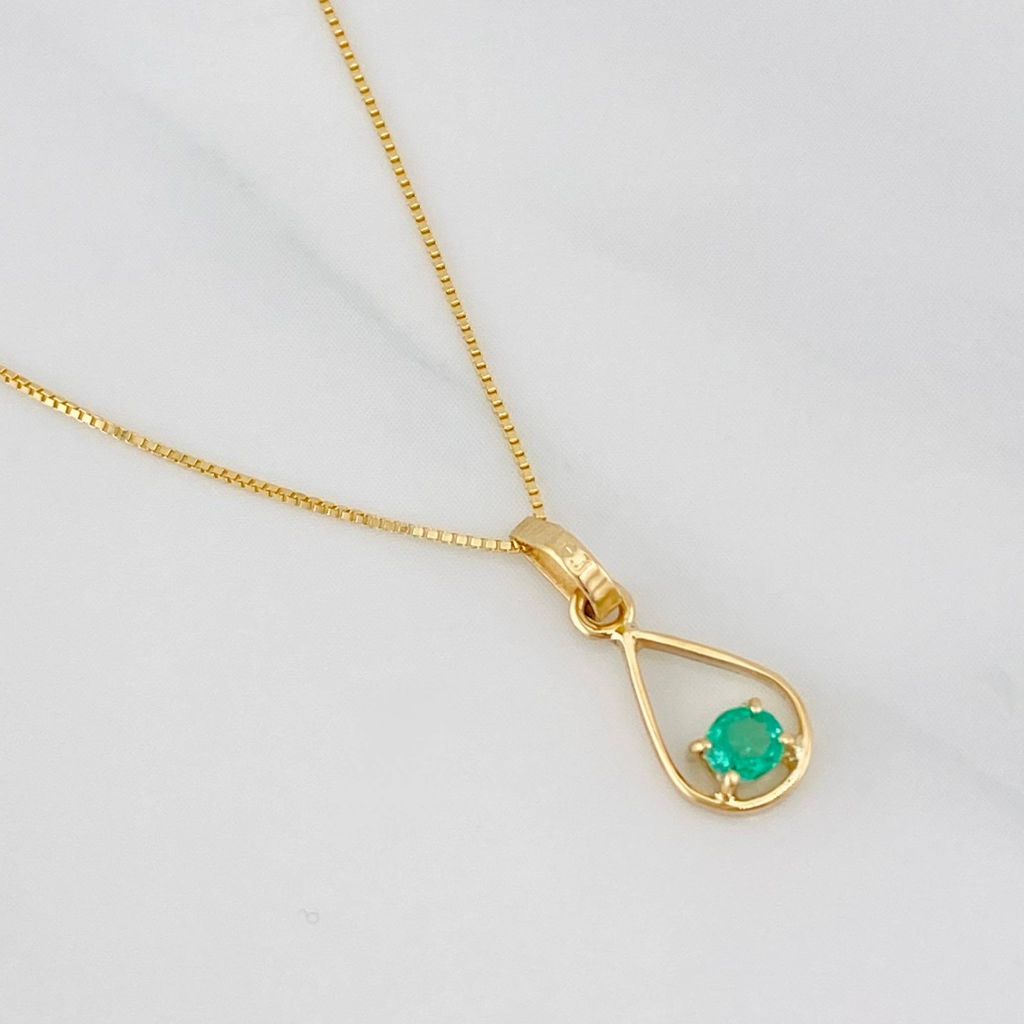 Venetian Chain Set + Emerald Tear Pendant 0.07pts / 1.4g / 15 3/4 in 18K Yellow Gold