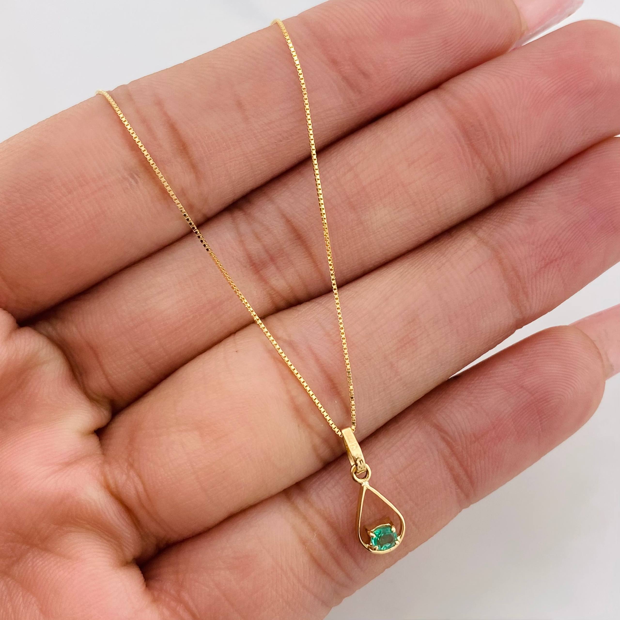 Venetian Chain Set + Emerald Tear Pendant 0.07pts / 1.4g / 15 3/4 in 18K Yellow Gold