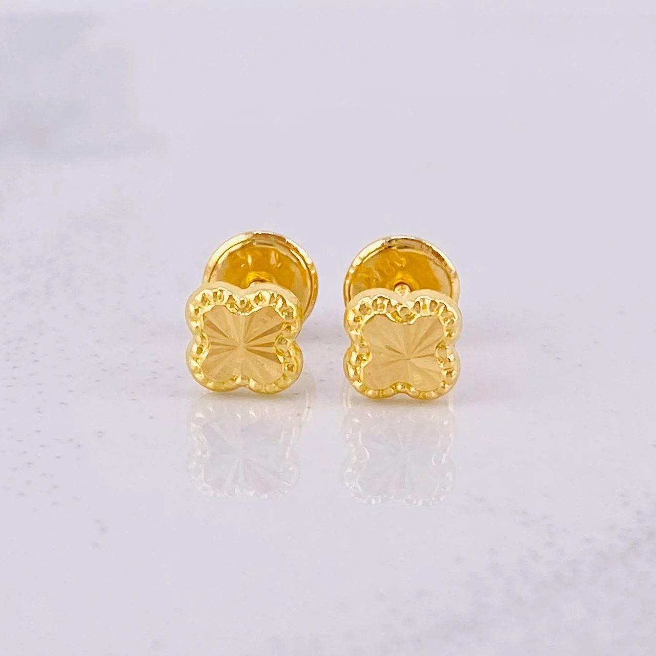 Clover Stud Earrings 0.45g / in / 5mm Yellow Gold 18K