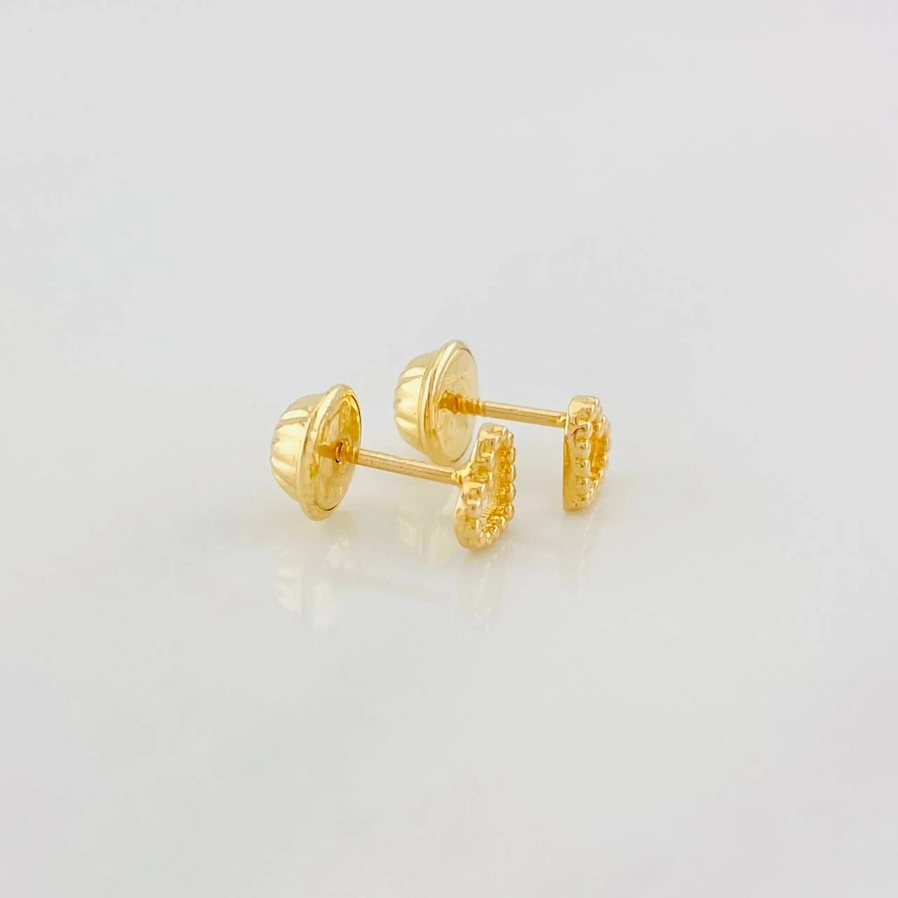 Stud Earrings Heart Silhouette 0.55g / in / 5mm Yellow Gold 18K