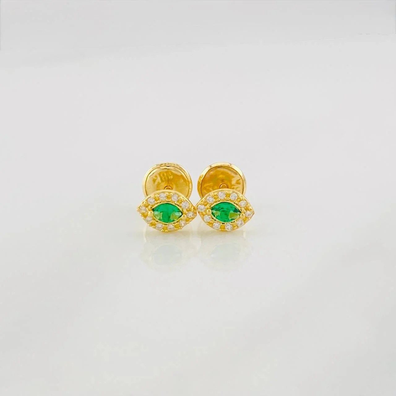 Stud Earrings Eye 0.7g / in / 4.6mm Yellow Gold 18K