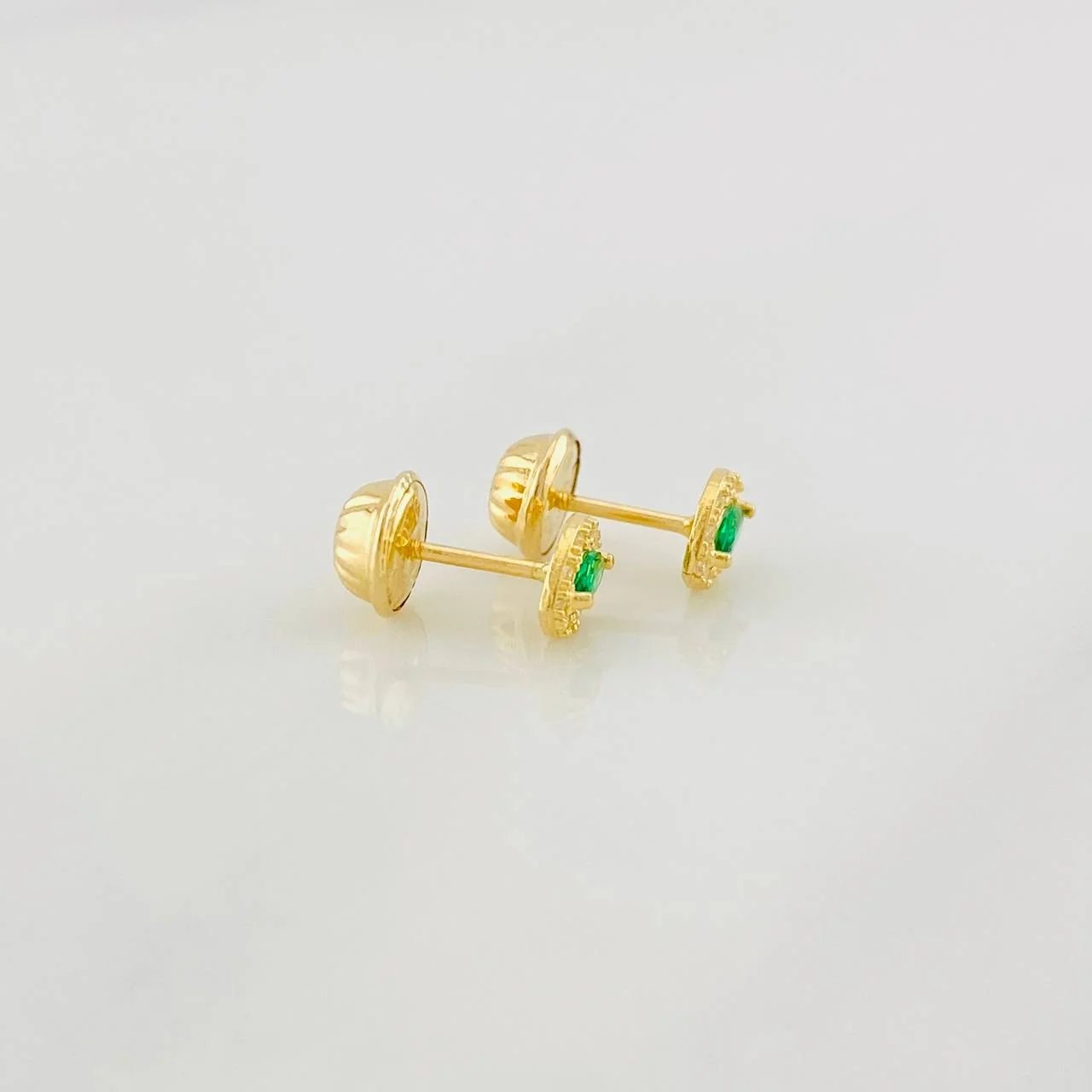 Stud Earrings Eye 0.7g / in / 4.6mm Yellow Gold 18K