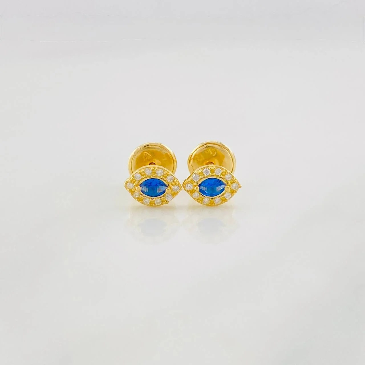 Stud Earrings Eye 0.7g / in / 4.6mm Yellow Gold 18K