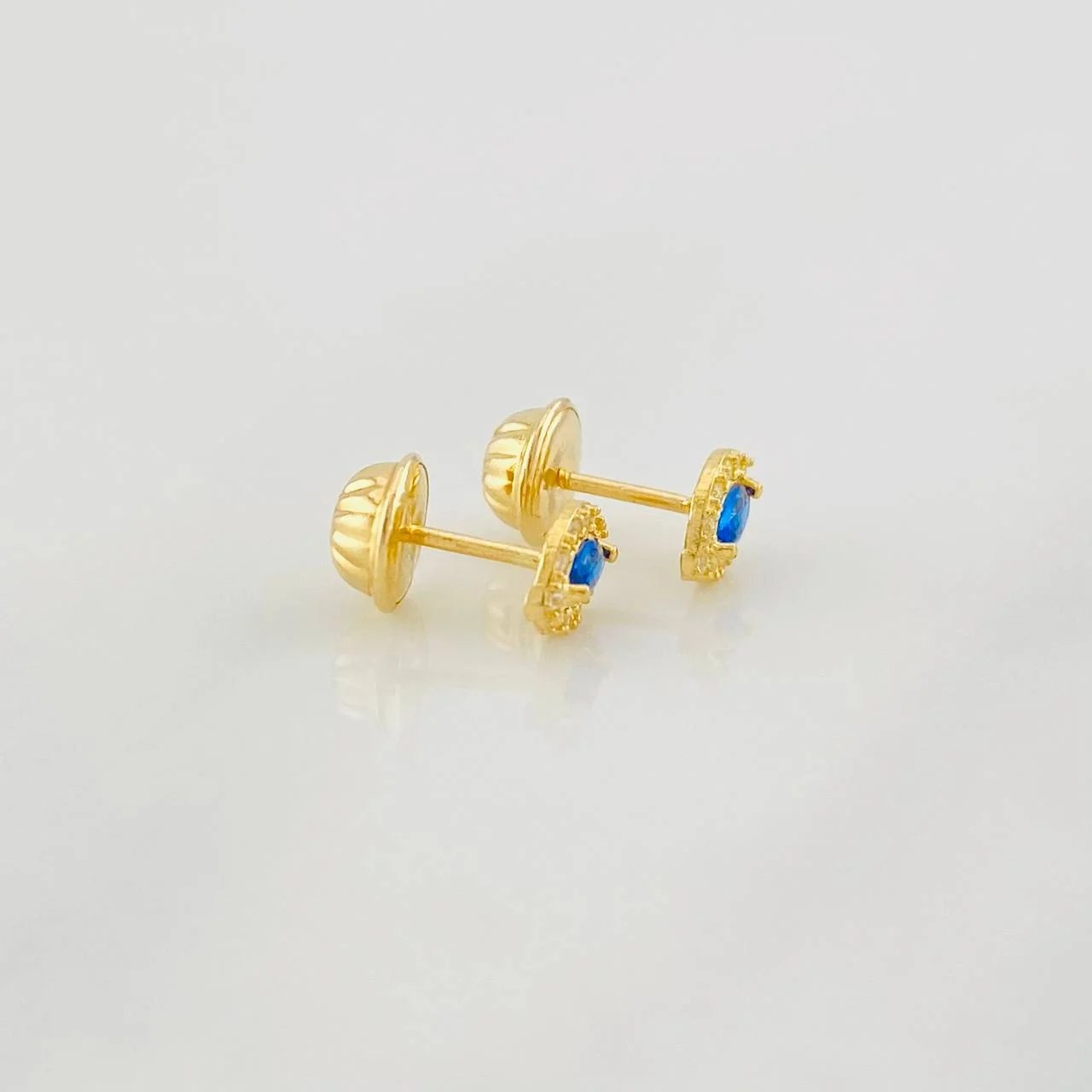 Stud Earrings Eye 0.7g / in / 4.6mm Yellow Gold 18K