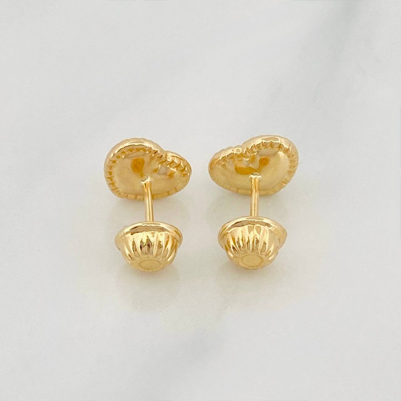 Stud Earrings Bordered Heart 0.7g / in / 7.5mm Yellow Gold 18K