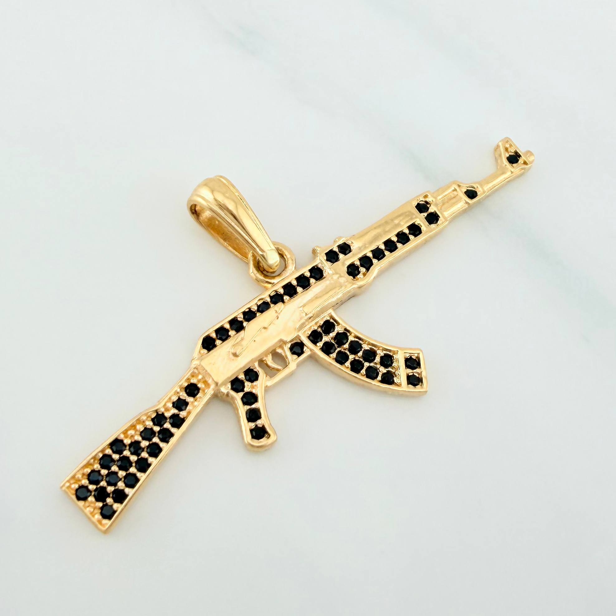 Pendant Weapon Rifle 3.25 g / 1 3/4 in 18K Yellow Gold