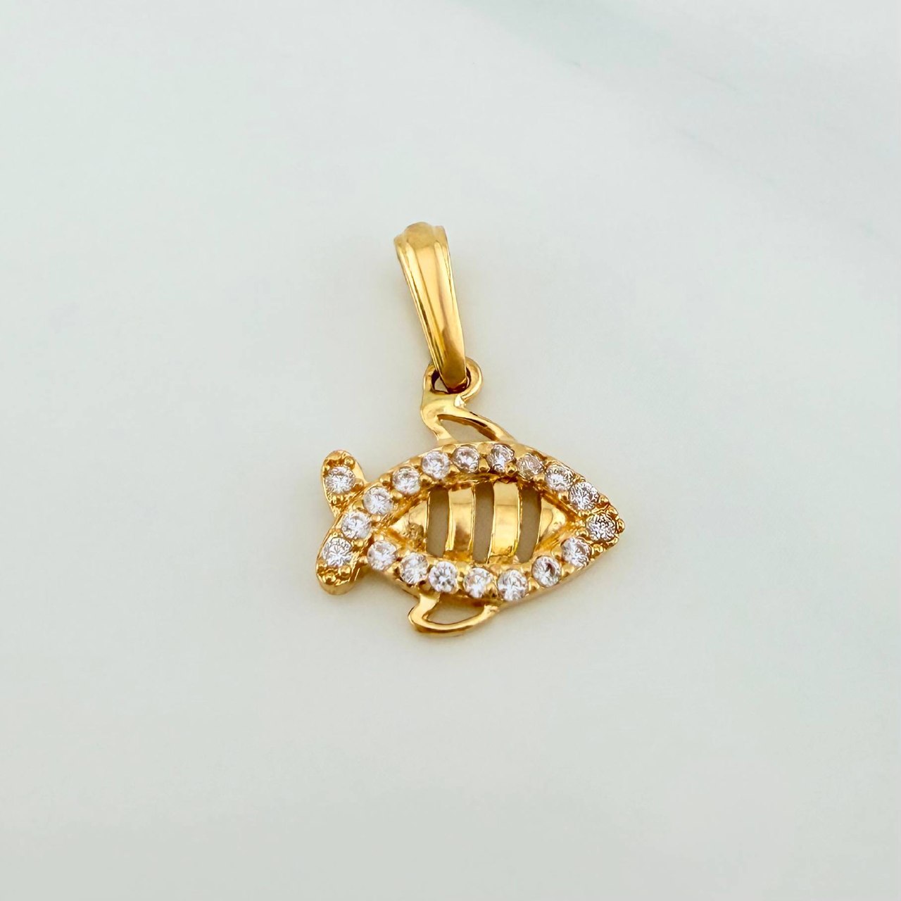 Pendant Skeleton Fish 1.05 g / 3/4 in 18K Yellow Gold