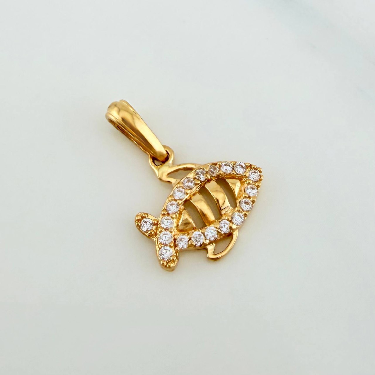 Pendant Skeleton Fish 1.05 g / 3/4 in 18K Yellow Gold