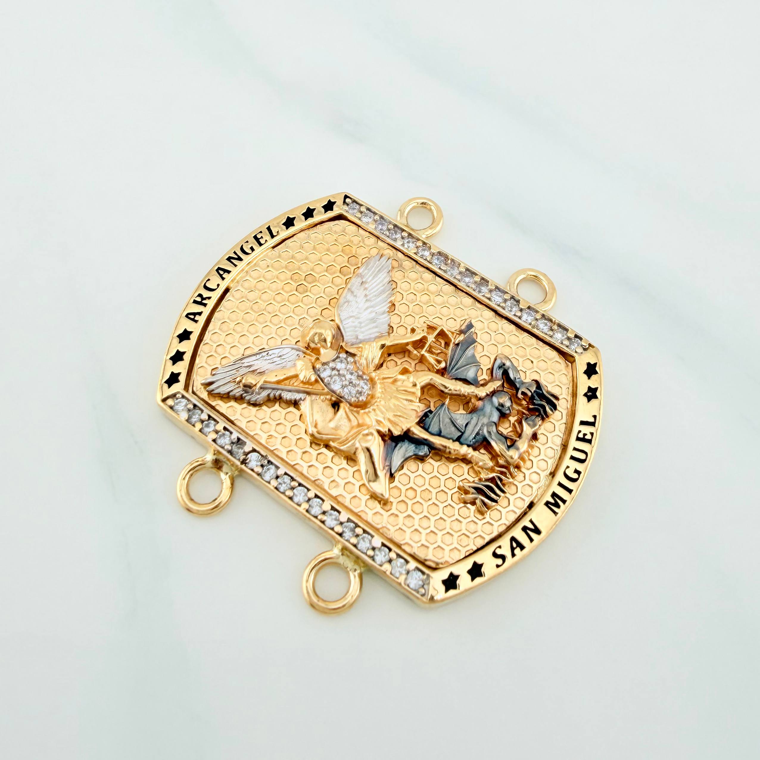 Herraje San Miguel Arcangel 14.2 g / 1 1/2 in Tres Oros 18K