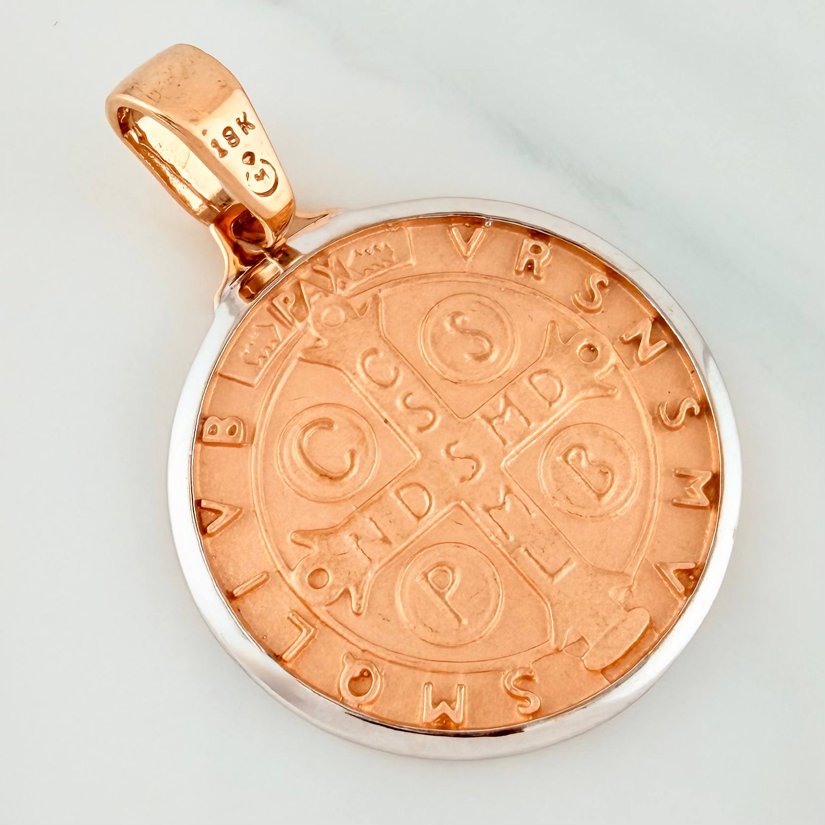 Dije San Benito 13.7 g / 1 1/2 in Dos Oros Blanco Rosa 18K