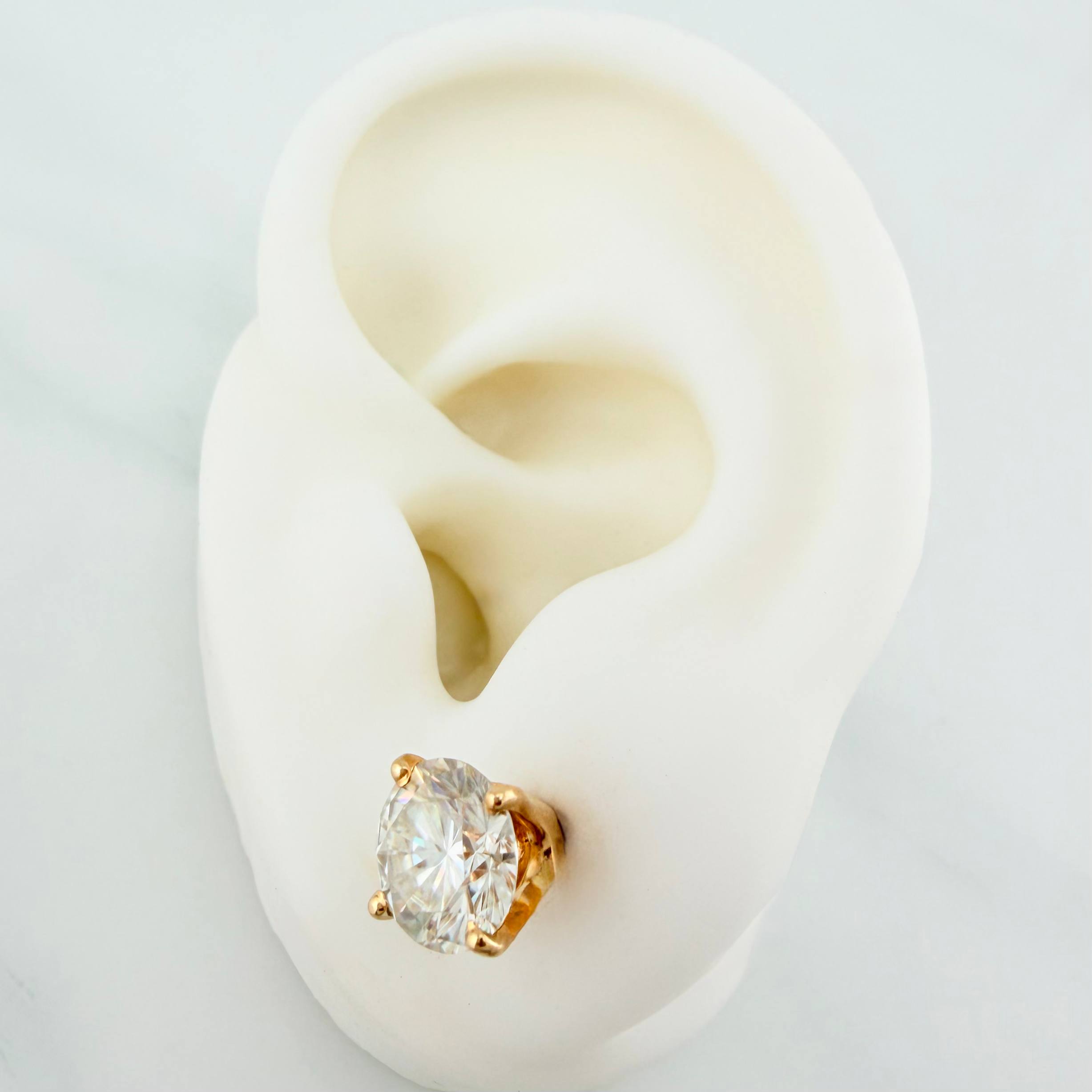 Solitaire Stud Earrings 3.2 g / in / 8 mm Yellow Gold 18K