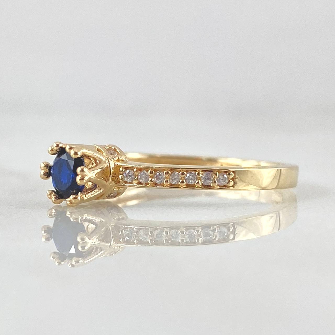Crowned Solitaire Ring 2.15gr / Size 8 1/2 / 18K Gold