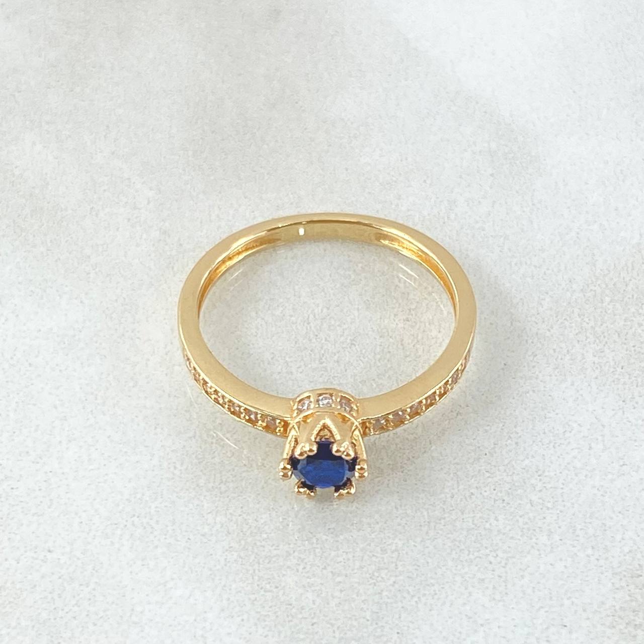 Crowned Solitaire Ring 2.15gr / Size 8 1/2 / 18K Gold
