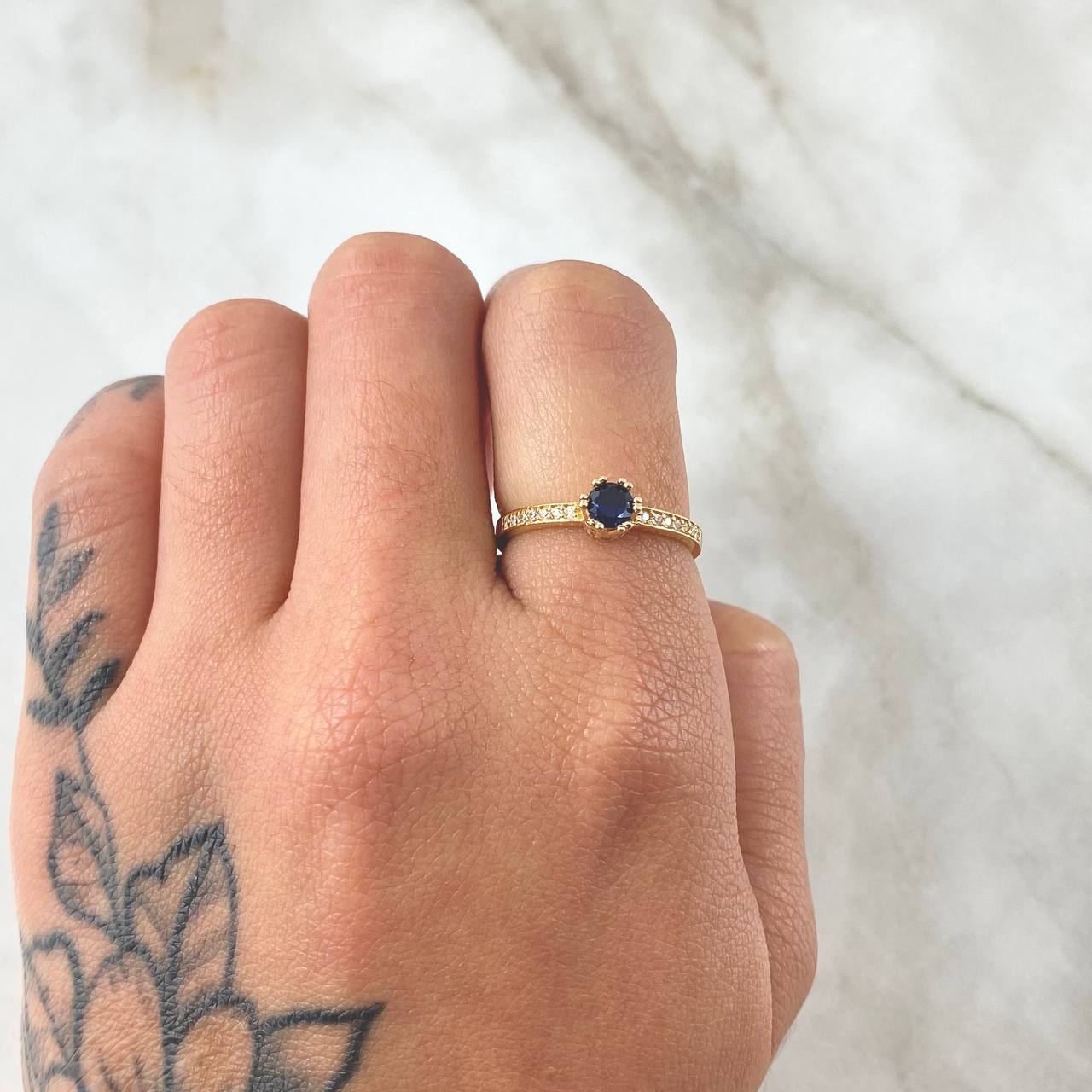 Crowned Solitaire Ring 2.15gr / Size 8 1/2 / 18K Gold