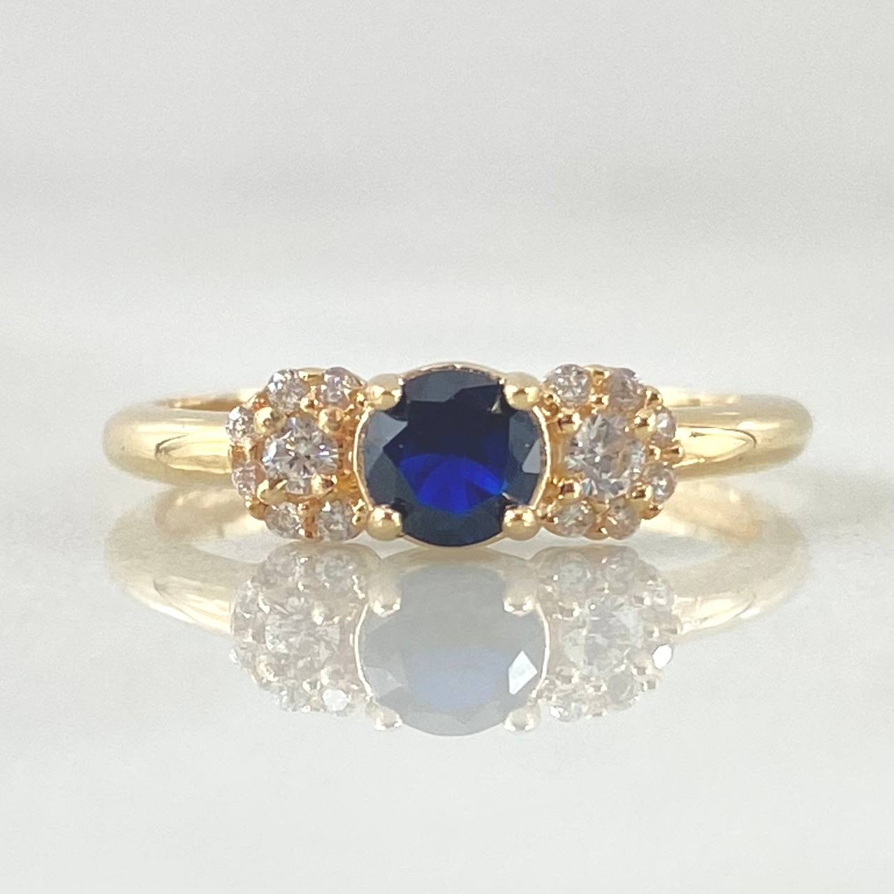 Solitaire Ring with Side Snowflakes 1.5gr / Size 4 1/2 / 18K Gold