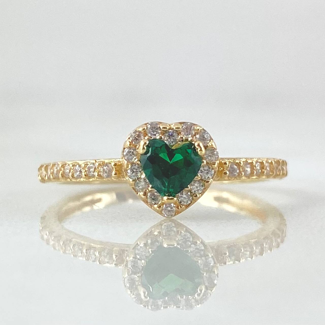 Heart Halo Solitaire Ring 1.8gr / Size 5 1/4 / 18K Gold ©