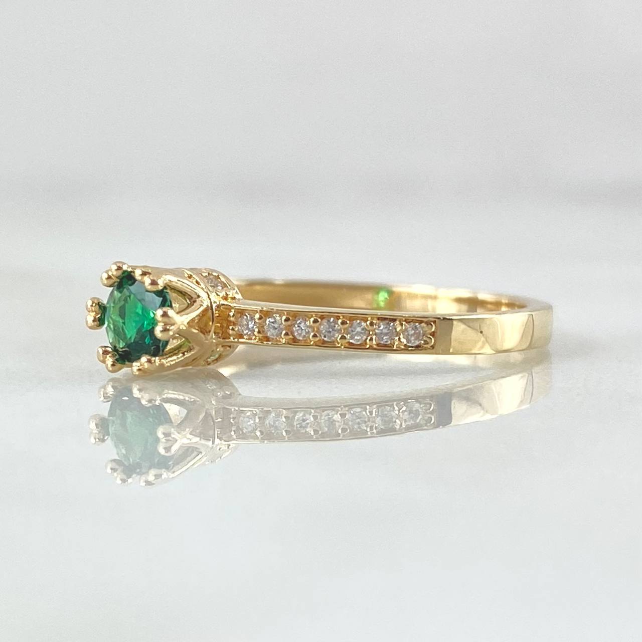 Crowned Solitaire Ring 1.85gr / Size 5 1/4 / 18K Gold ©