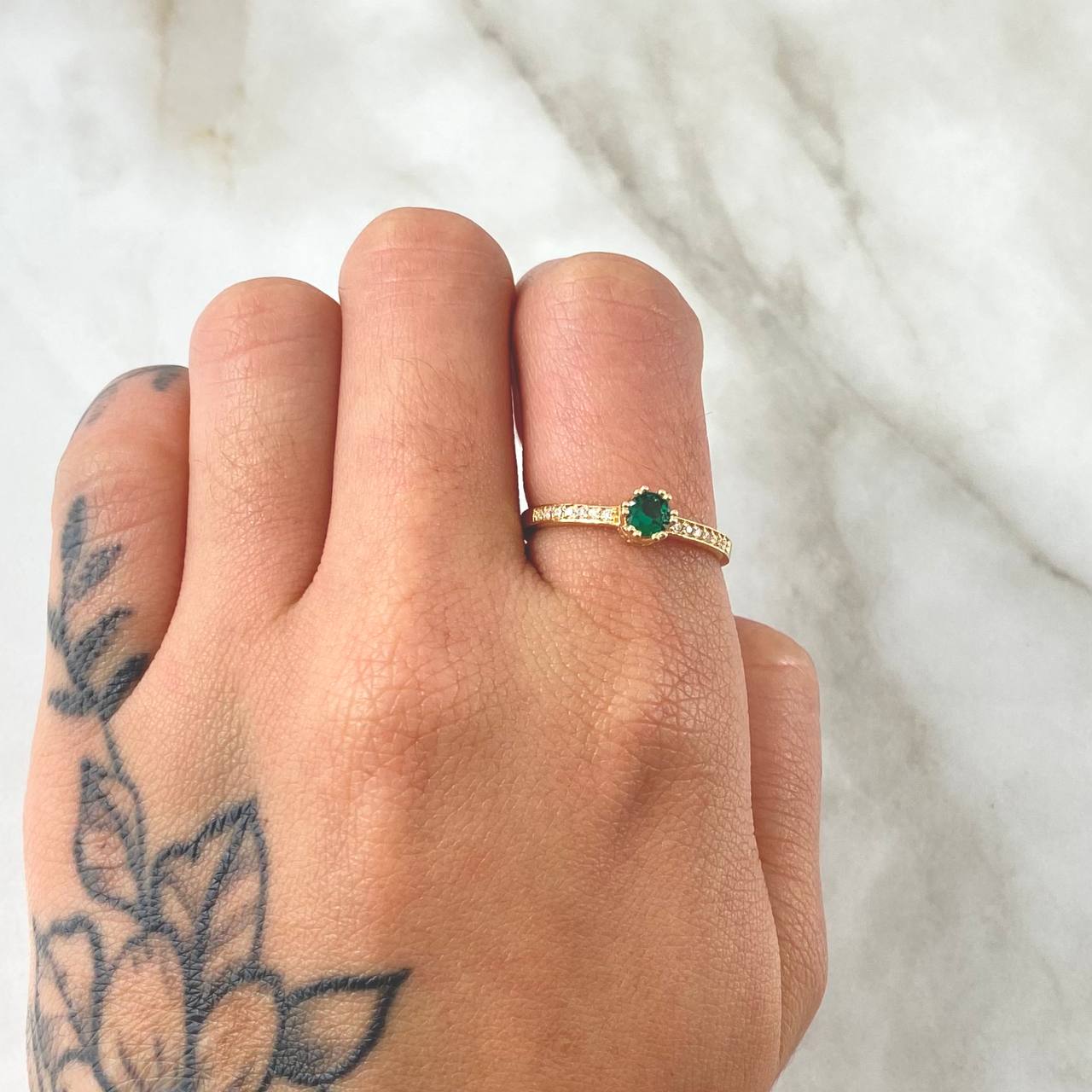 Crowned Solitaire Ring 2.1gr / Size 7 1/4 / 18K Gold